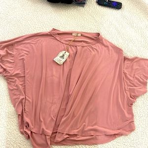 New Pink Easel Brand lightweight, stretch boxy top.